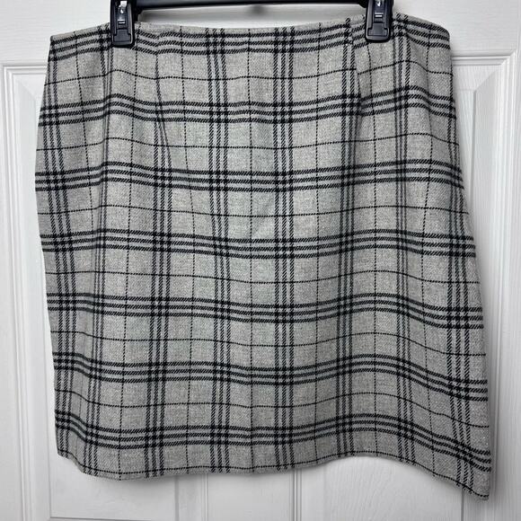 Plaid Skirt Gray Black Mini Skirt with Zipper, No Tag See Measurements for size - Picture 1 of 6